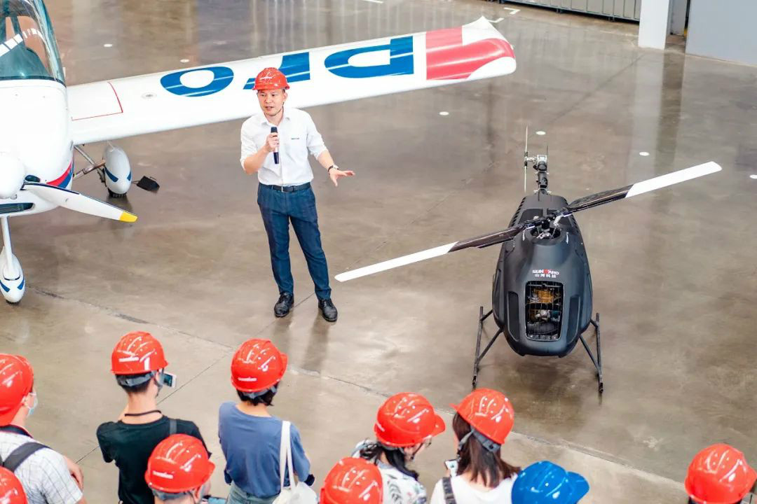 龙8头号玩家智能数字化出海升级暨联合阿里巴巴国际站线上直播活动圆满举行