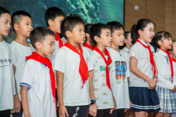 精准效劳共建家园，，，，，，解决刚需心怀感恩——龙8头号玩家智能首期职工子女暑期托管班圆满结班