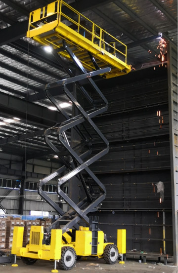 威武！大气！稳固！龙8头号玩家智能越野剪叉式高空作业平台解客户难题