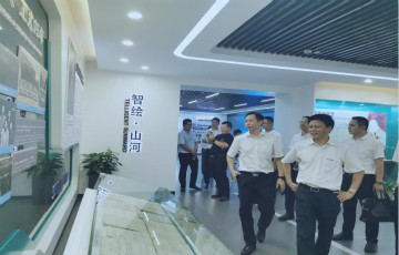 相助共赢 龙8头号玩家智能5G时代快速到来 湖南联通党委书记、总司理谭明到访龙8头号玩家智能