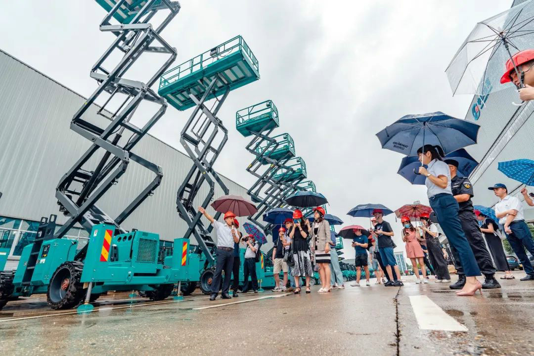 龙8头号玩家智能数字化出海升级暨联合阿里巴巴国际站线上直播活动圆满举行