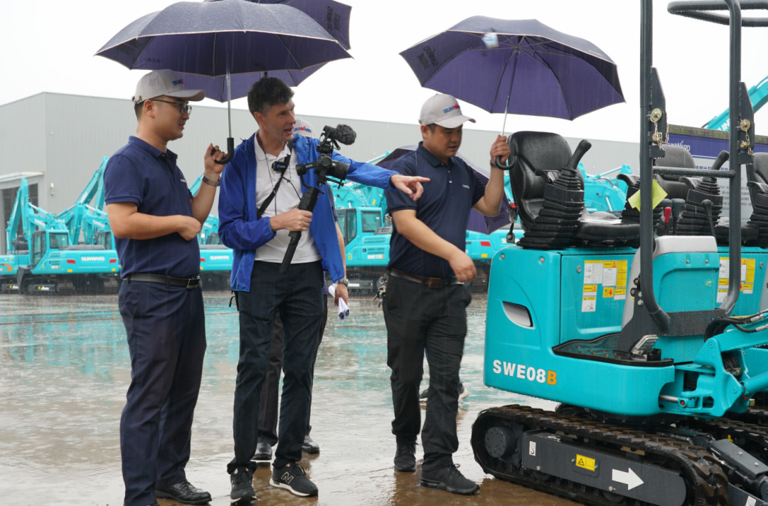 龙8头号玩家智能数字化出海升级暨联合阿里巴巴国际站线上直播活动圆满举行