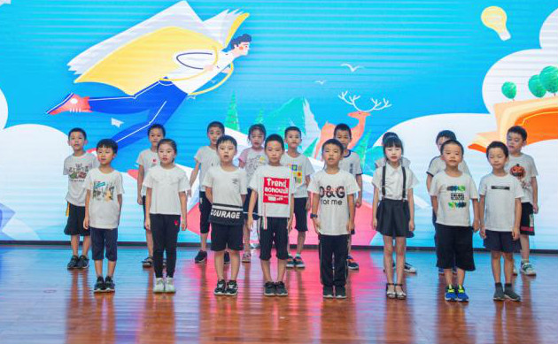 精准效劳共建家园，，，，，，解决刚需心怀感恩——龙8头号玩家智能首期职工子女暑期托管班圆满结班