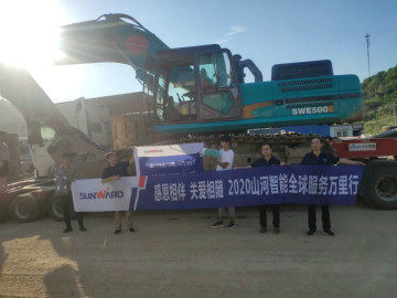 感恩相伴 关爱相随——湖北金刚龙8头号玩家效劳万里行