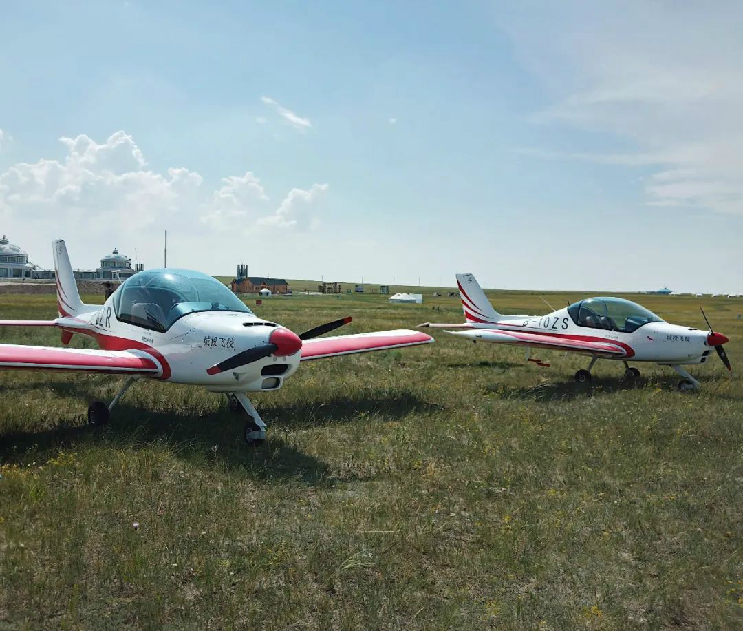 龙8头号玩家“阿若拉”飞机遨游呼伦贝尔大草原