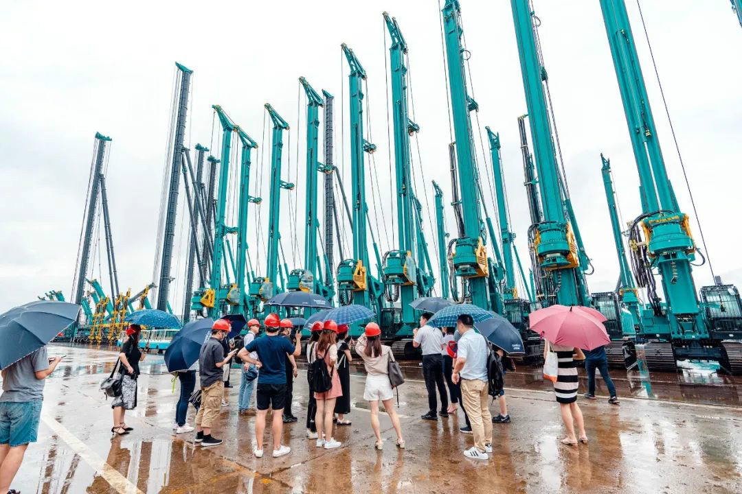 龙8头号玩家智能数字化出海升级暨联合阿里巴巴国际站线上直播活动圆满举行