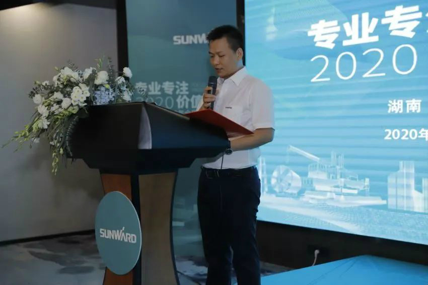 专业专注，，，，，，价值引领 龙8头号玩家智能全球客户交流会 ? 怀化站圆满举行