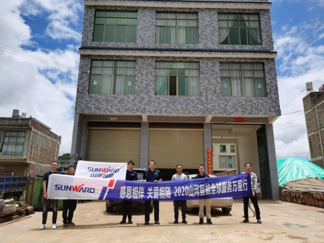 云南这个村有个挖掘机家族，，，，，创富有一套