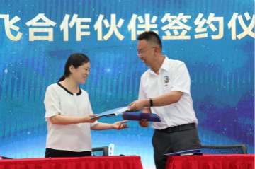 龙8头号玩家航空签约湖南航空技校，，，，，走校企融合生长蹊径