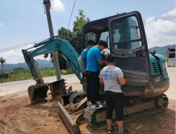 感恩相伴 关爱相随——广州龙8头号玩家效劳在路上