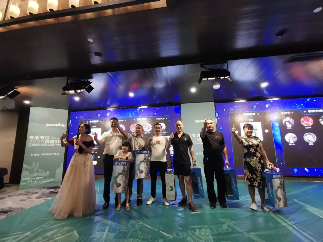 专业专注，，，，，，价值引领 龙8头号玩家智能全球客户交流会 ? 怀化站圆满举行