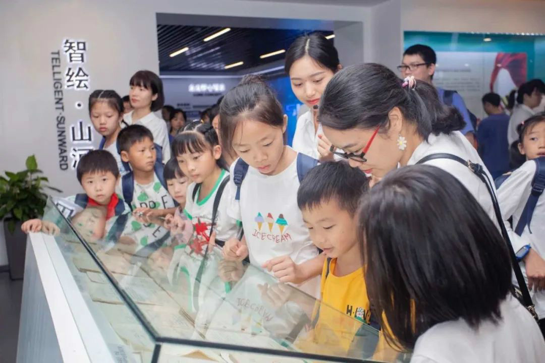 公司托管子女，，，，，，，员工暑期无忧 ——龙8头号玩家智能职工子女暑期托管班开班