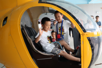 龙8头号玩家航空签约湖南航空技校，，，，，走校企融合生长蹊径