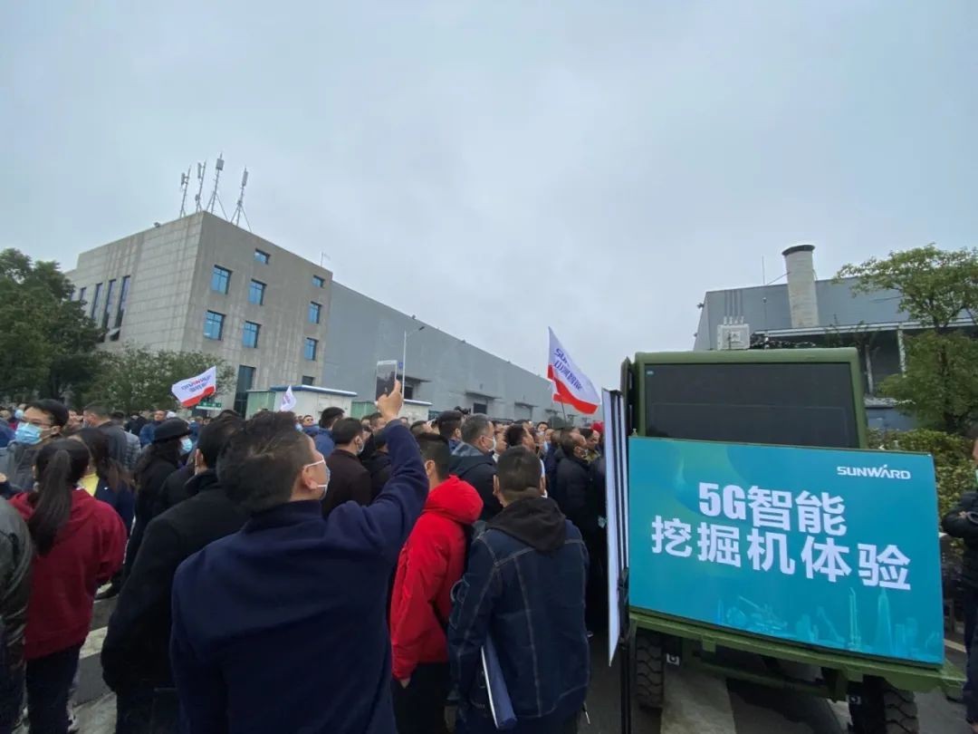 守正立异拓龙8头号玩家 龙8头号玩家智能闪灼2020上海宝马展