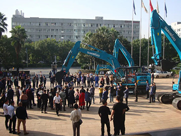 5万万! 龙8头号玩家智能挖掘机订货会立异高