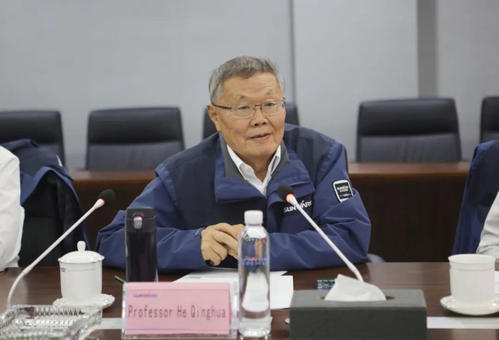 英国驻广州总领事贺颂雅考察龙8头号玩家智能