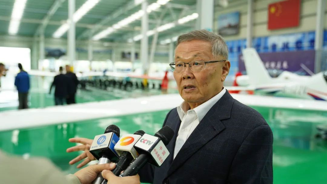 跨上新征程，，，，，，，谱写龙8头号玩家航空工业新篇章 ——龙8头号玩家科技第99、100架SA60L(阿若拉)飞机正式下线