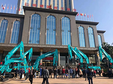 5万万! 龙8头号玩家智能挖掘机订货会立异高