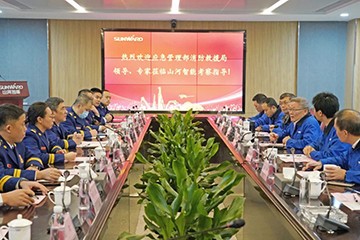 消防救援局考察龙8头号玩家智能无人化应抢救援装备