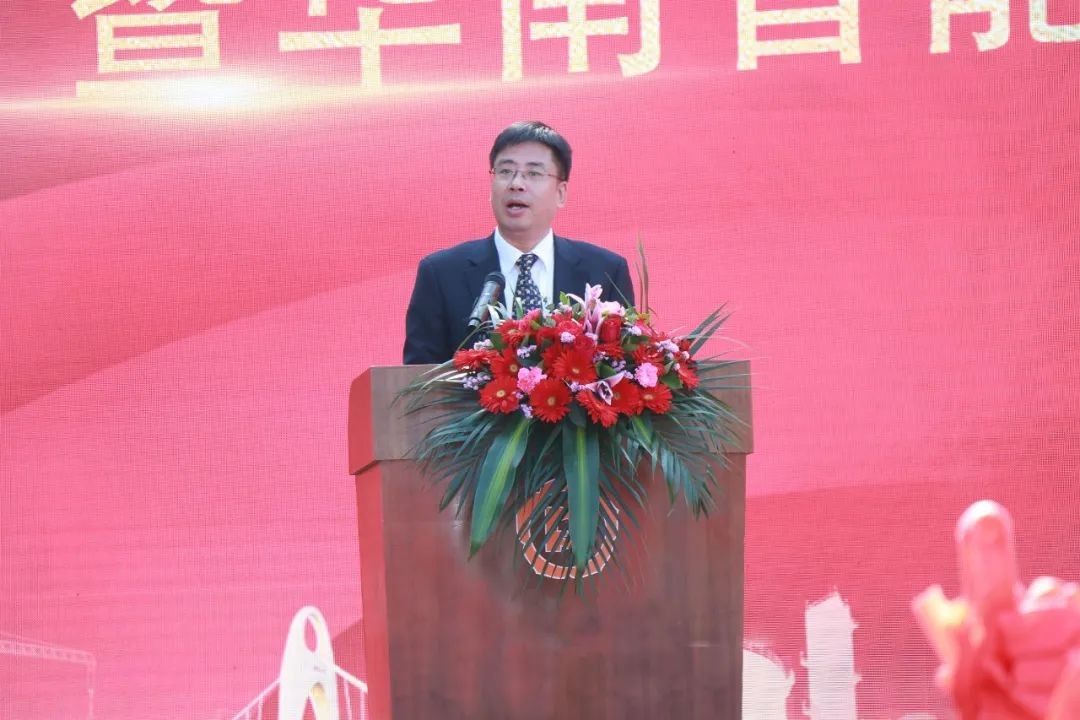 打造天下级综合性工业集群！龙8头号玩家智能华南智能装备工业园启动