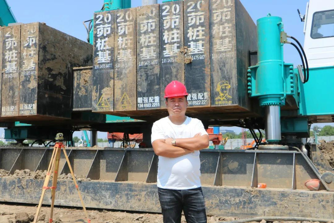 液压静力压桩机从1台到21台，，，，，，，他只用了8年！