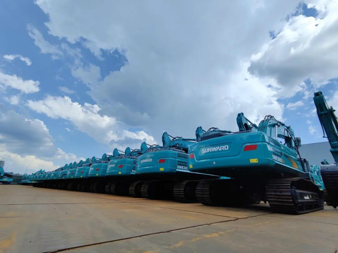 以先导式立异实现挖掘机从无到有，，，，，，，从小到大，，，，，，，从大到强！