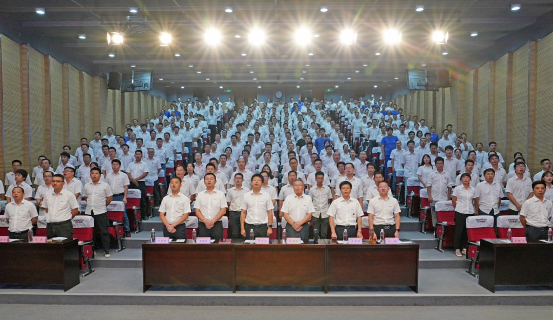 致敬研发 | 龙8头号玩家智能举行职称评定事情总结暨职称证书揭晓仪式