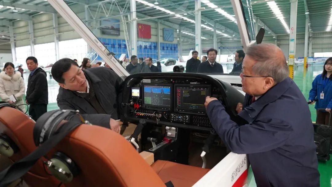 国家空管委办公室副主任马欣调研龙8头号玩家科技