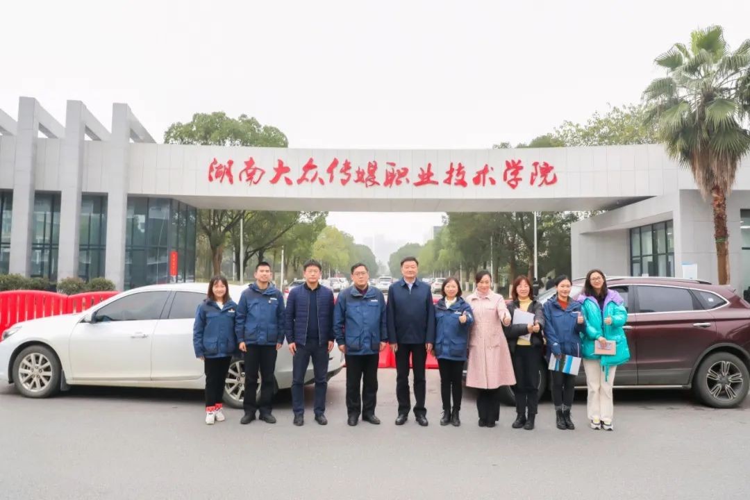 龙8头号玩家智能通讯员培训在湖南公共传媒学院举行