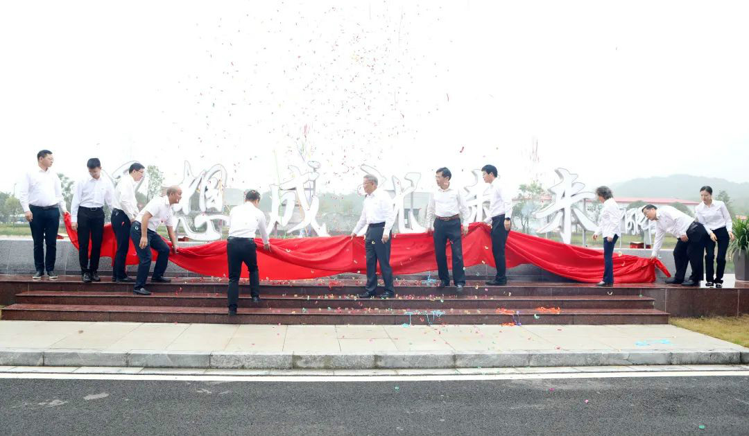 切记初心使命，，，，，理想成绩未来