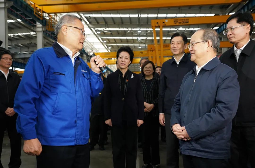 广西党政代表团考察龙8头号玩家智能