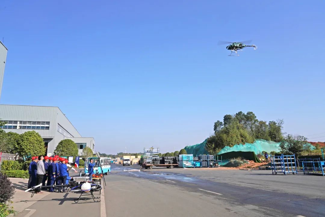 考察无人化妆备 高宁宇到访龙8头号玩家智能