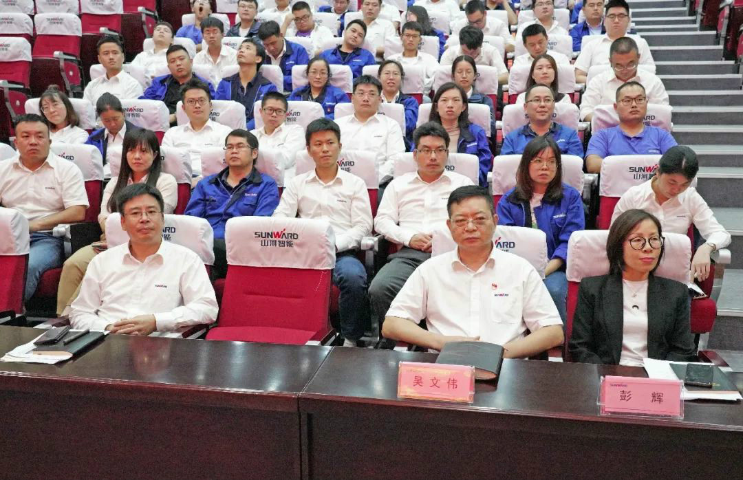 龙8头号玩家智能国际营销公司转达学习贯彻习近平总书记考察龙8头号玩家智能主要讲话精神