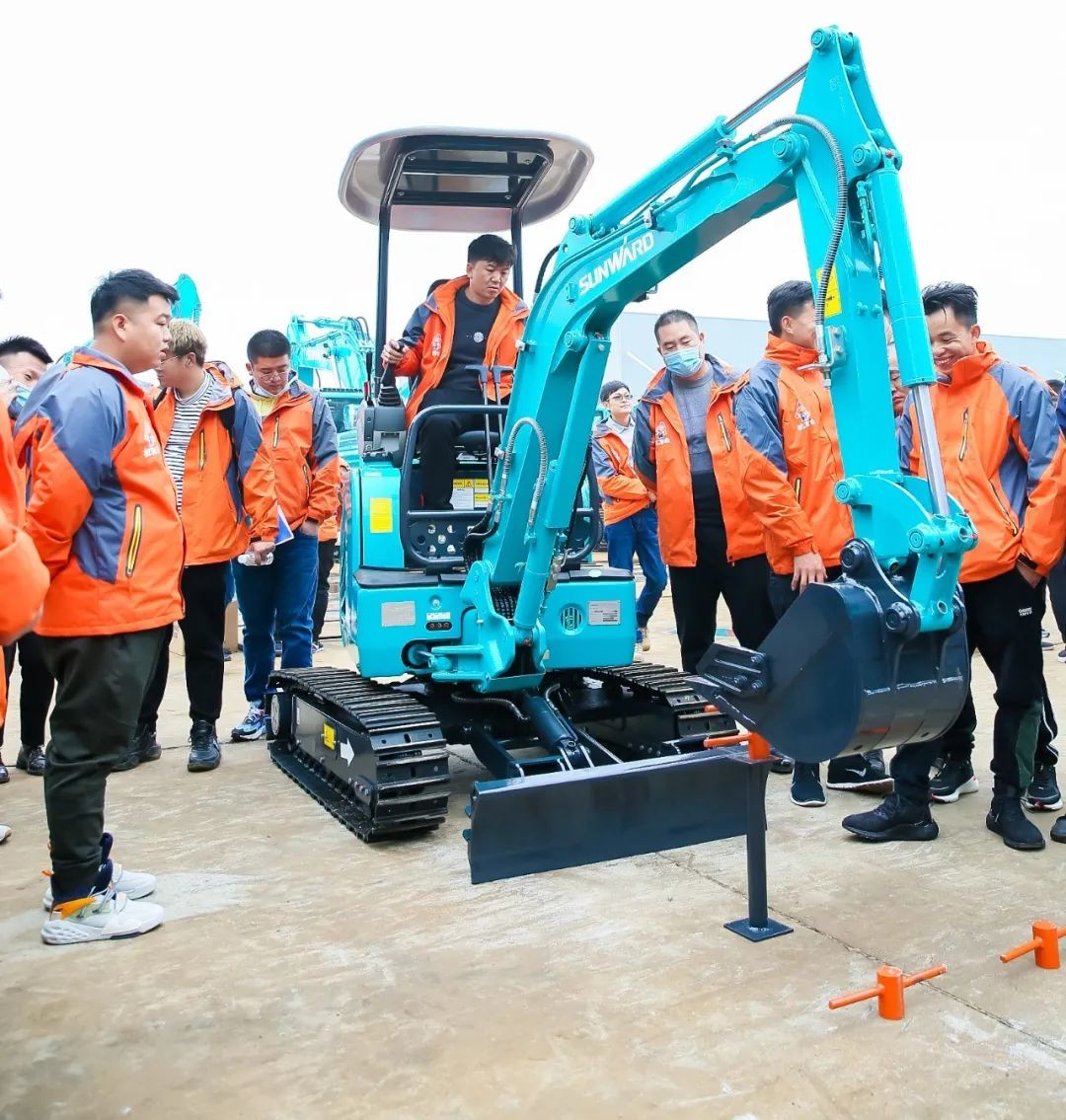 大国重器 壮哉龙8头号玩家！机友会微挖用户龙8头号玩家智能体验日