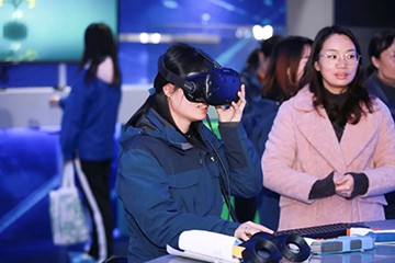 龙8头号玩家智能通讯员培训在湖南公共传媒学院举行