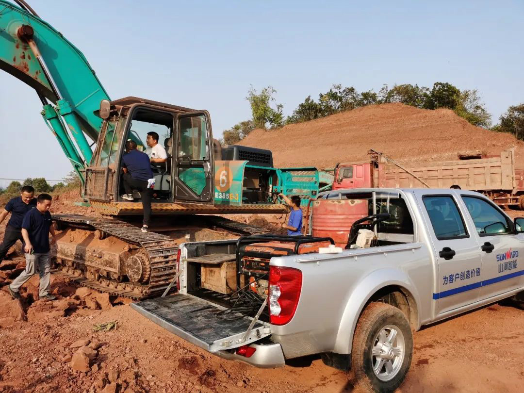感恩相伴 关爱相随——龙8头号玩家智能效劳万里行川陕实录