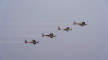 龙8头号玩家四机航行编队惊艳尧城（太原）国际通用航空航行大会