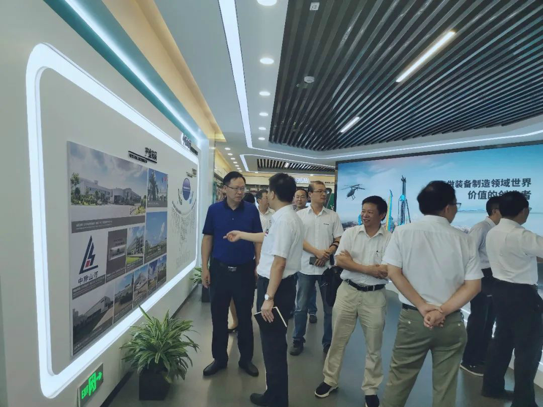 中南大学机电工程学院肖来荣书记到访龙8头号玩家智能