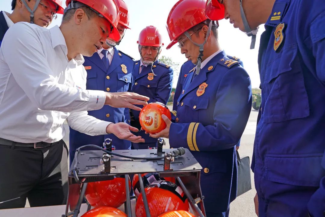 考察无人化妆备 高宁宇到访龙8头号玩家智能