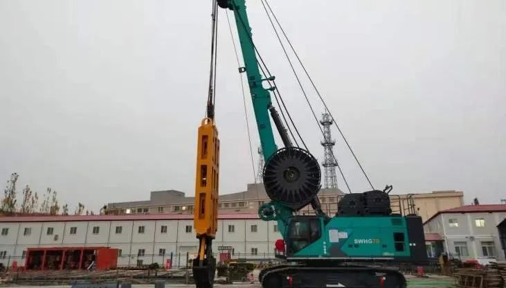 龙8头号玩家智能液压抓斗津门初显功