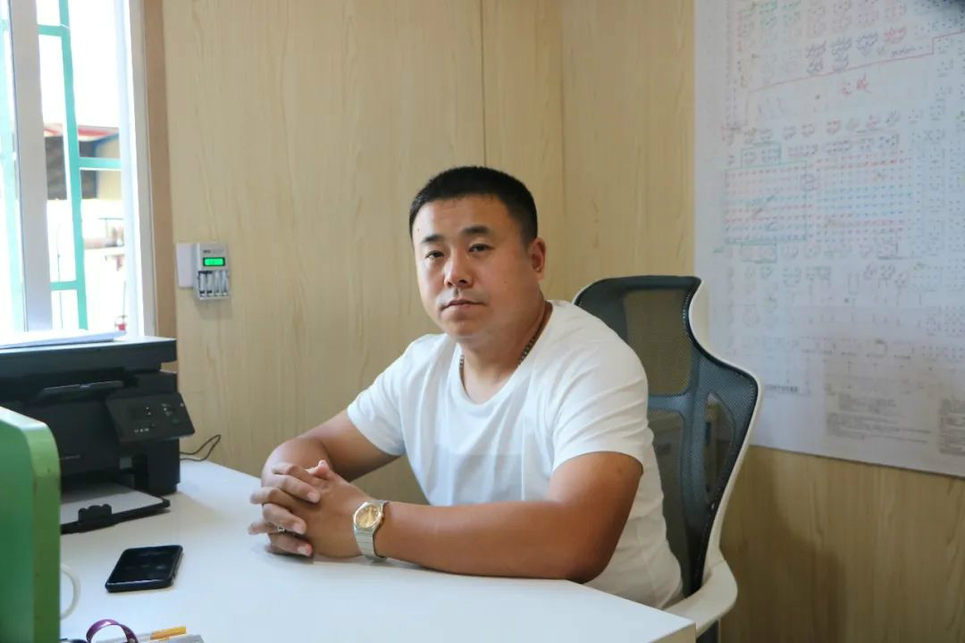 液压静力压桩机从1台到21台，，，，，，，他只用了8年！