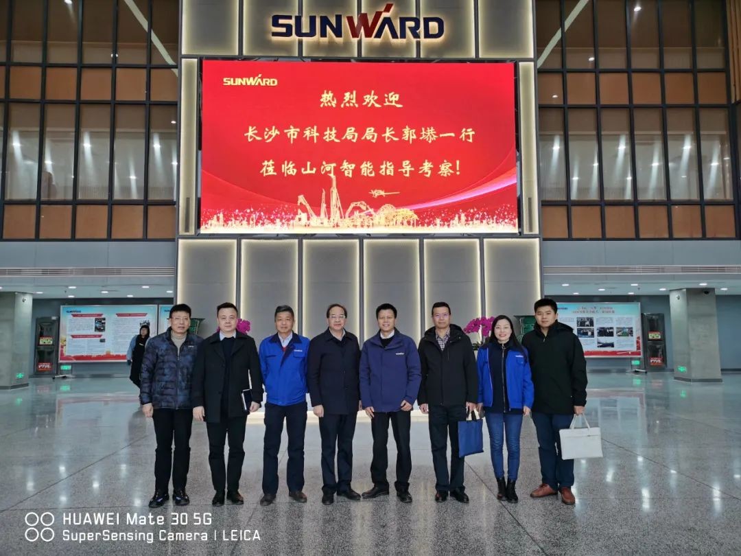 长沙市科技局局长郭塨调研龙8头号玩家智能