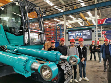 快来“网红”打卡点 ——龙8头号玩家智能工业城