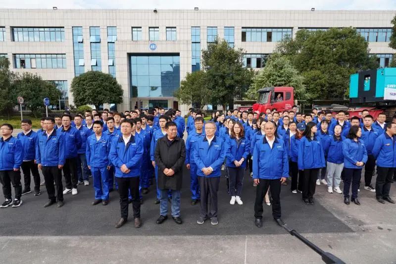 龙8头号玩家智能首台SWHG70一连墙液压抓斗顺遂交机