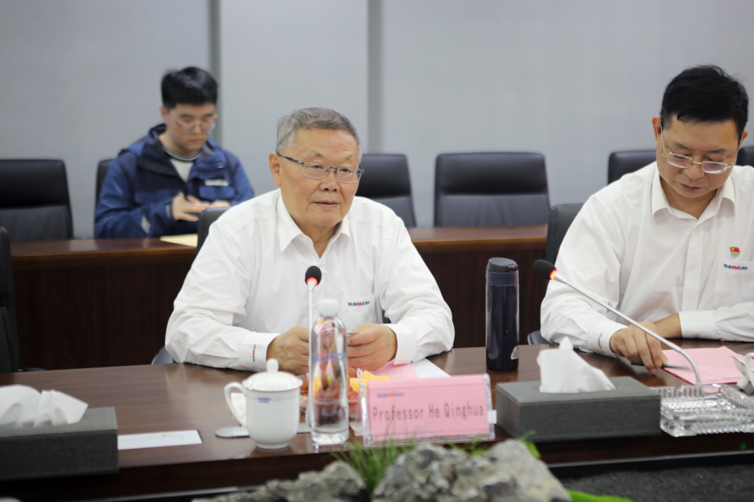 老挝长沙总领事本·印塔巴迪考察龙8头号玩家智能