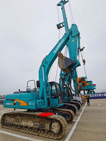 龙8头号玩家智能旋挖钻机打下700亿项目第一钻