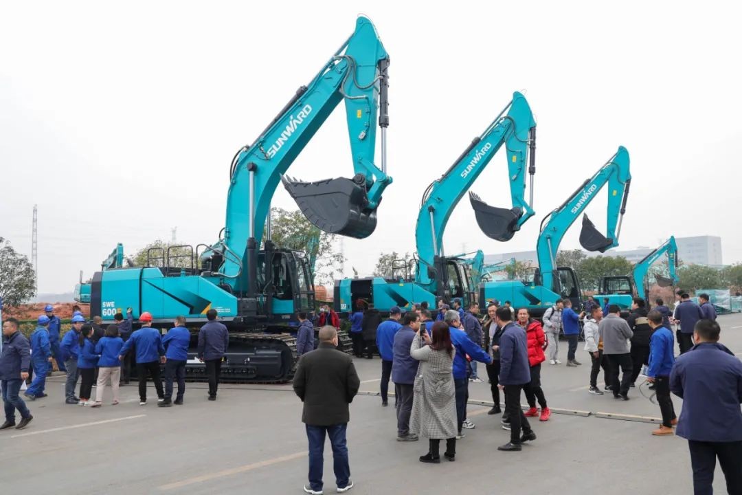 开疆扩土，，，，，，，气壮龙8头号玩家 | 600F大挖交付仪式盛大举行