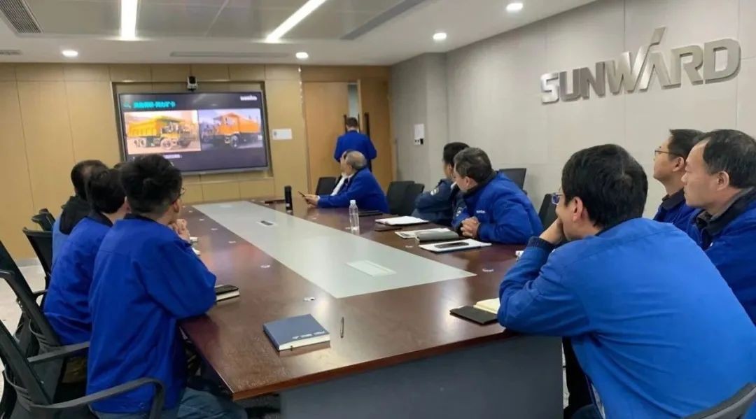 龙8头号玩家智能SWK90矿卡驾驶室顺遂发货，，，，，，开发速率刷新纪录