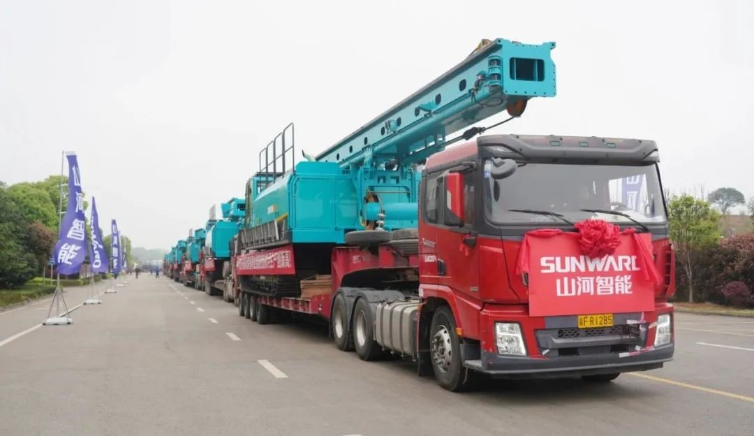 气贯龙8头号玩家，，，，，，势不可挡！龙8头号玩家智能基础装备月产销立异高暨发货仪式盛大举行