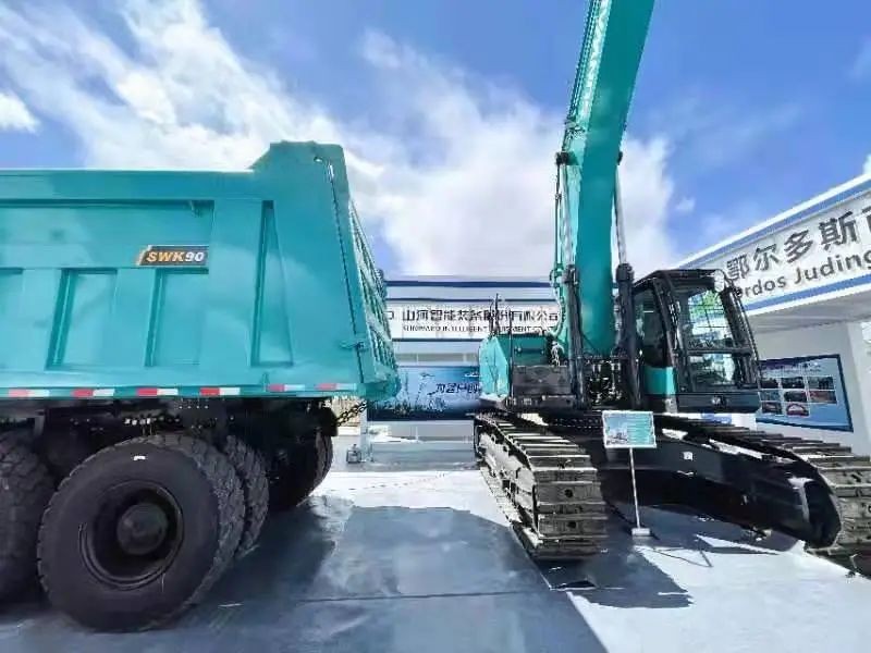 龙8头号玩家智能绿巨人闪亮登场鄂尔多斯国际煤博会